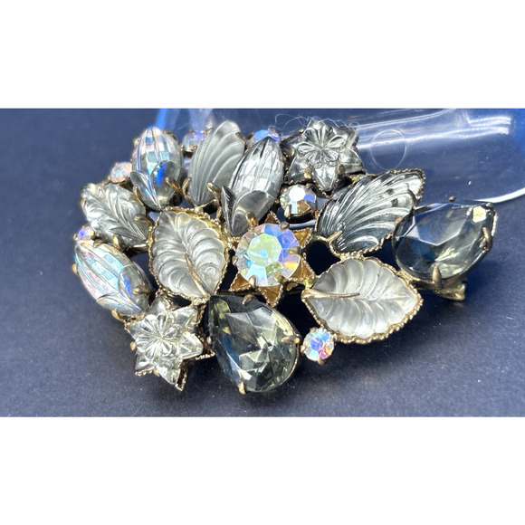Vintage Weiss style Carved thermoset Leaf Brooch AB Rhinestone Gold-tone - Picture 6 of 16